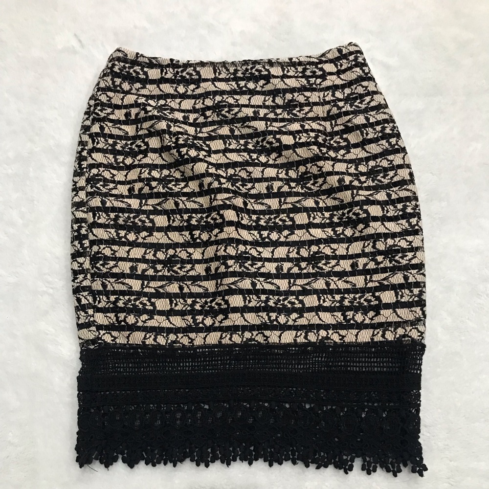 In Style Black & Tan Skirt size Small
